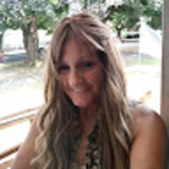 Meet your Posher, Cindi - Picture 1 of 1
